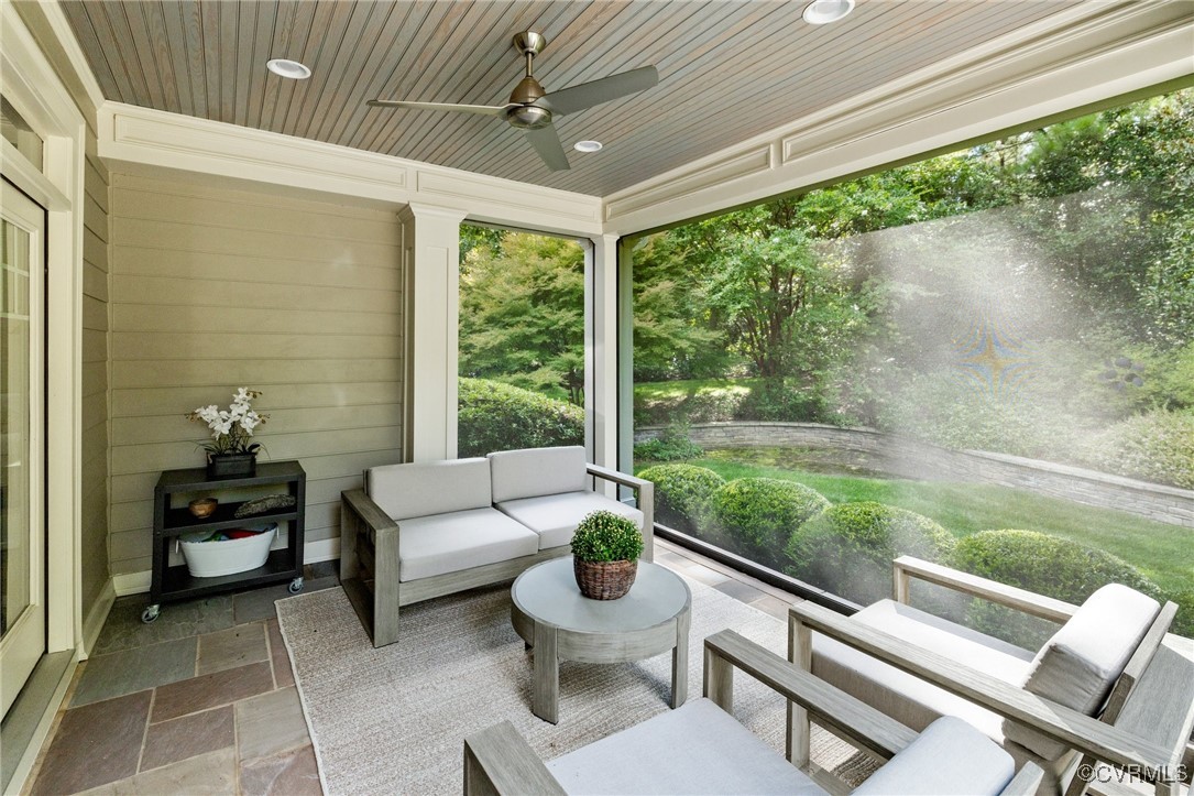 569 Raleigh Manor Road Henrico, VA 23229 - Photo 38 of 46 Alternate View of your "Screen/No Screen" Porch.