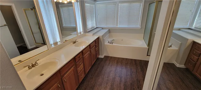 $869,000 | 990 Crescent Meadows Court, Henderson, NV 89052