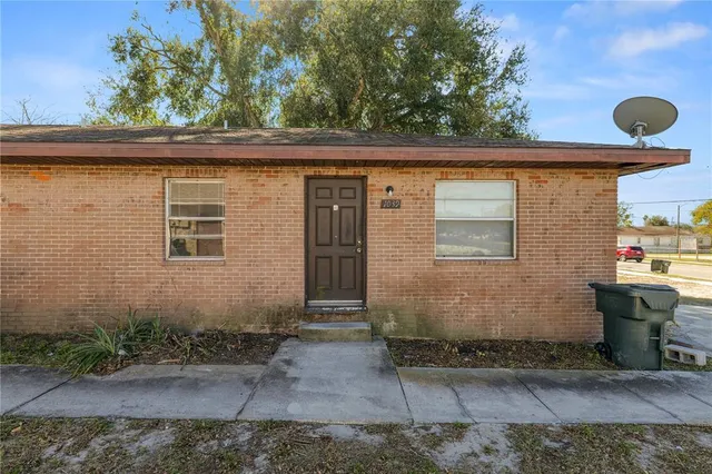 a view of a back yard of the house