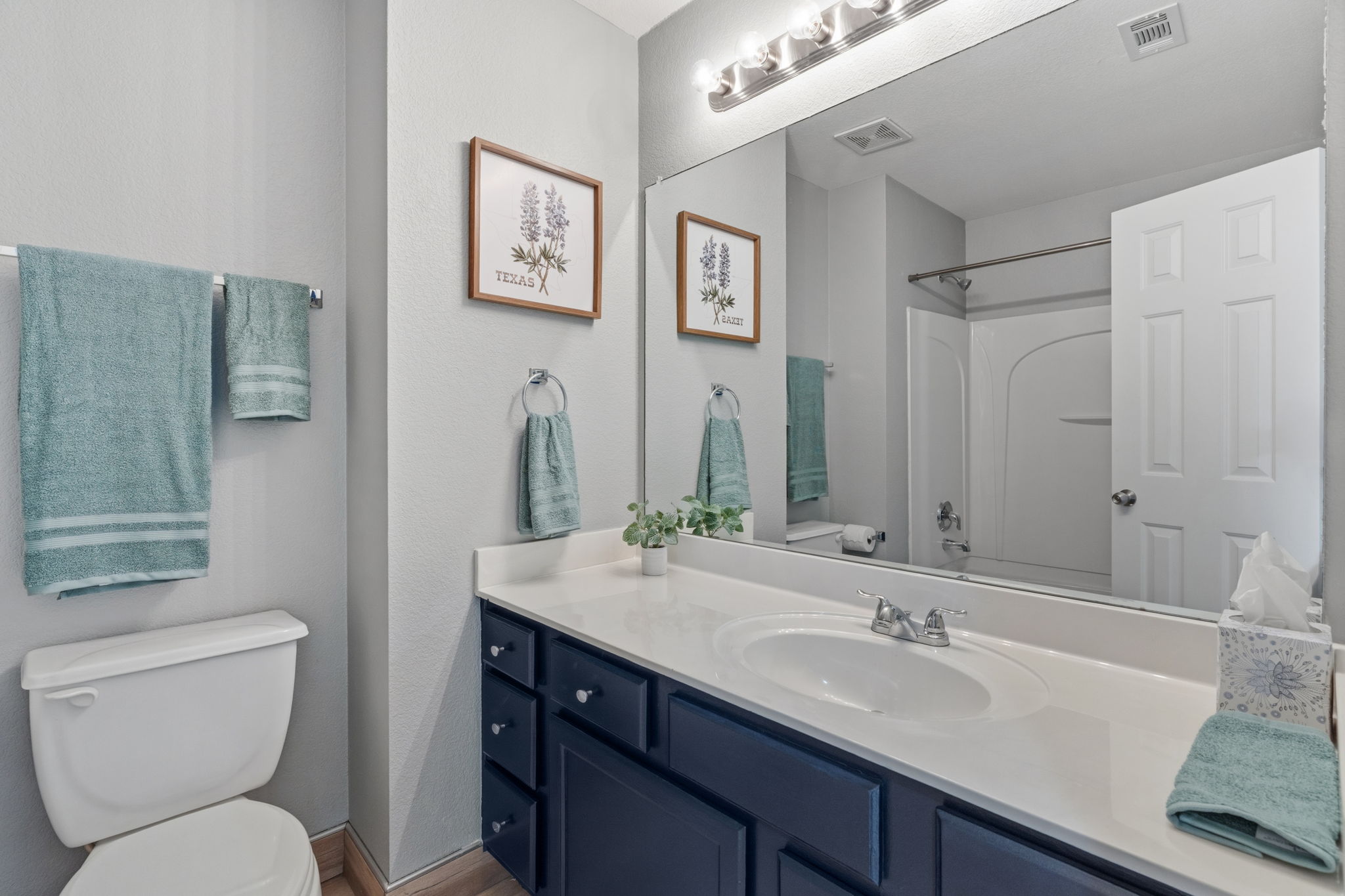 11241 Lost Maples Trail Austin, TX 78748 - Photo 25 of 28 Guest bathroom