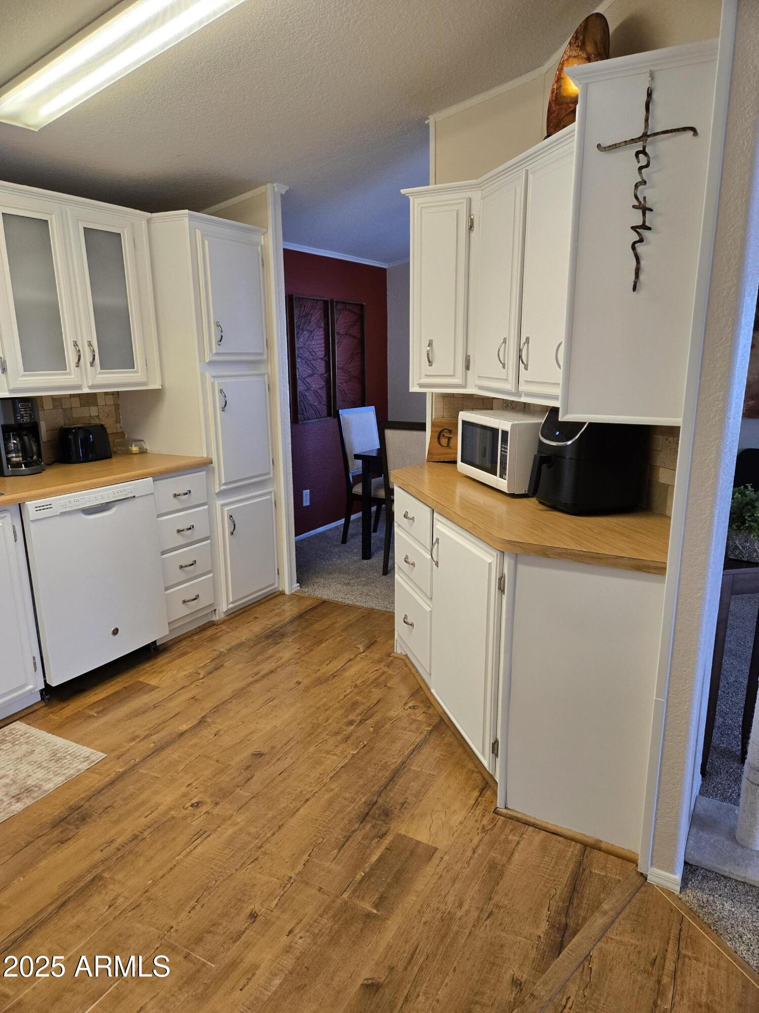 301 South Signal Butte Road, Unit 826 Apache Junction, AZ 85120 - Photo 4 of 10 20251202_154909