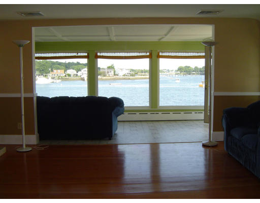 33 R Bates Street Danvers, MA 01923 - Photo 5 of 18 Gallery Image 5