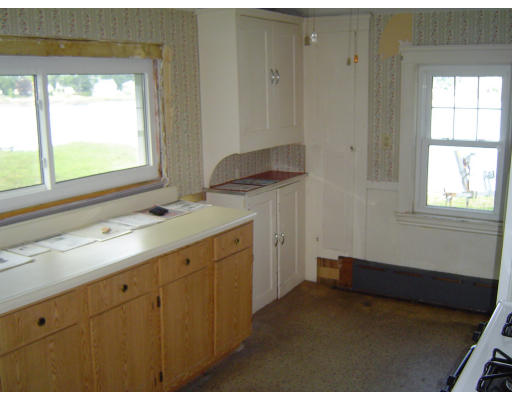 33 R Bates Street Danvers, MA 01923 - Photo 9 of 18 Gallery Image 9