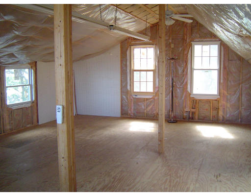 33 R Bates Street Danvers, MA 01923 - Photo 10 of 18 Gallery Image 10