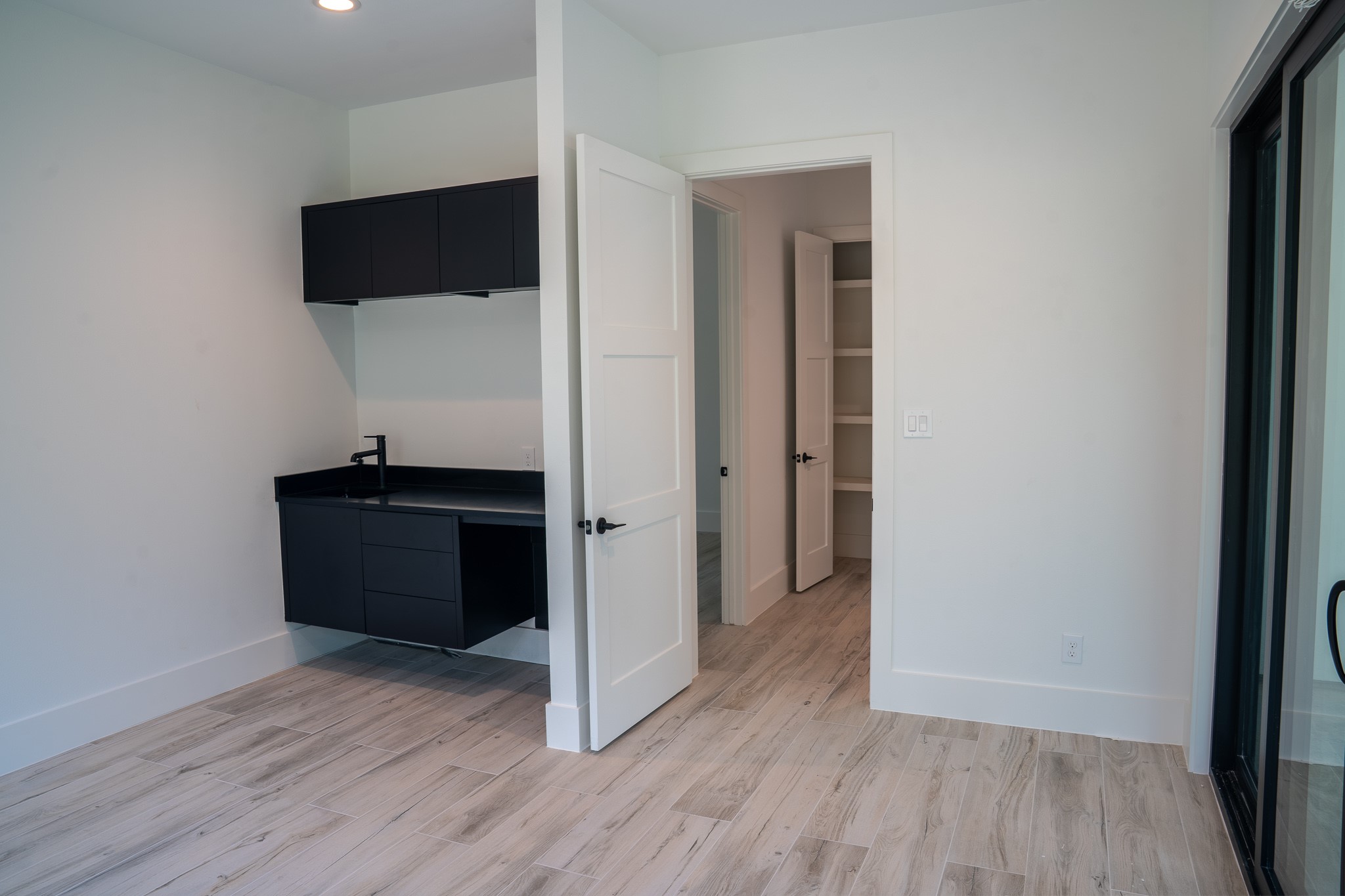 343 Sundog Road Huntsville, TX 77340 - Photo 16 of 37 Flex room equipped with sink and pre-wired for a mini-fridge for your cold beverages.