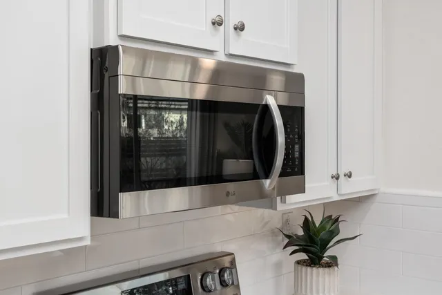 $381,990 | 6564 East Cresthaven Drive, Fresno, CA 93727