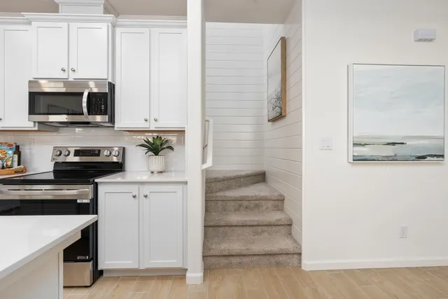 $381,990 | 6564 East Cresthaven Drive, Fresno, CA 93727