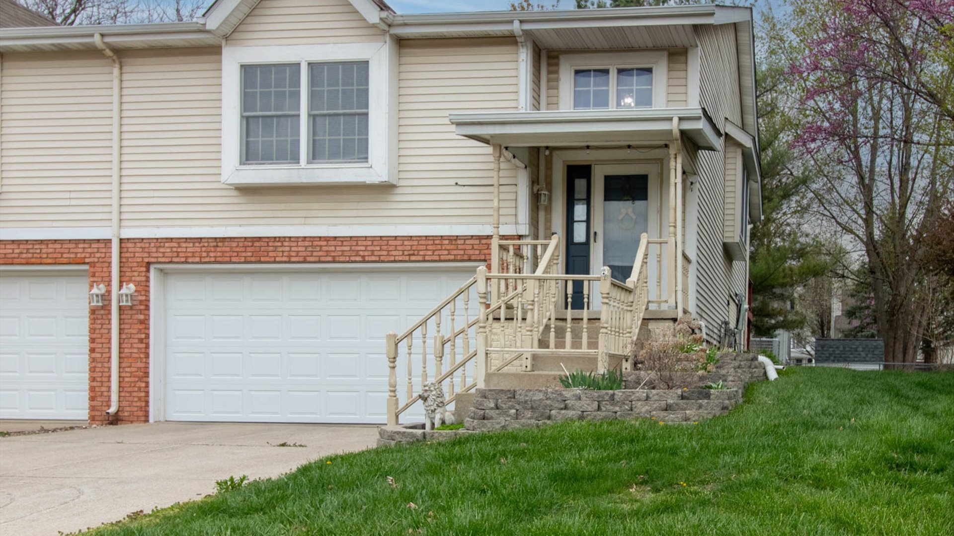 4 Shire Court Bloomington, IL 61701 - Photo 31 of 33 a front view of a house with a yard