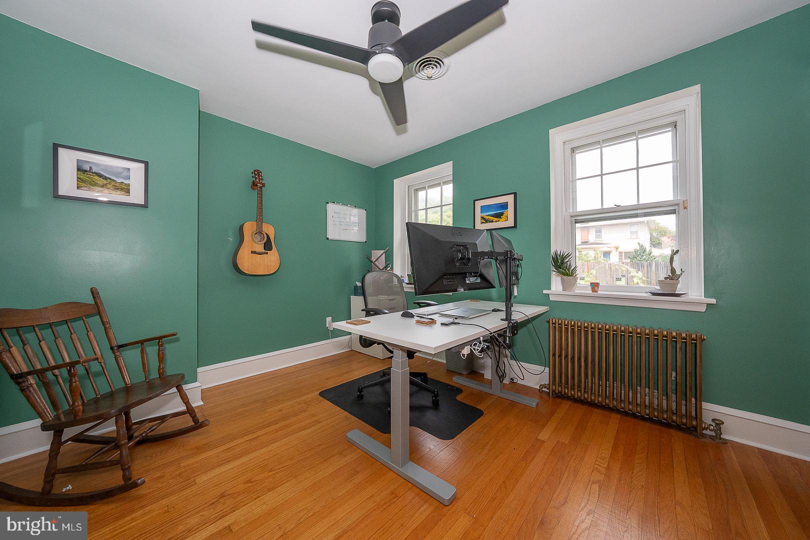 625 Cheswick Road Philadelphia, PA 19128 - Photo 19 of 59 Inviting workspace with vibrant hues.