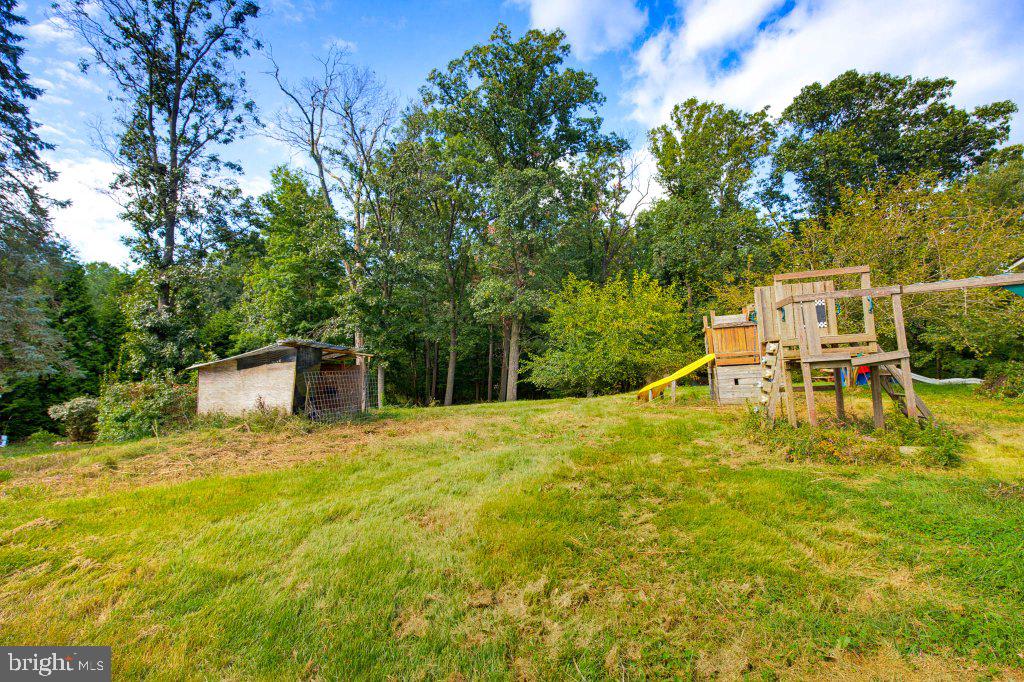 801 Old Commons Road Windsor, PA 17366 - Photo 29 of 43 Back yard 2