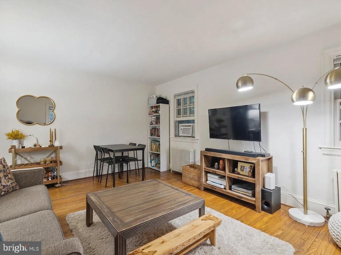 2113 Keith Road Abington, PA 19001 - Photo 6 of 17 1st floor - Living Room