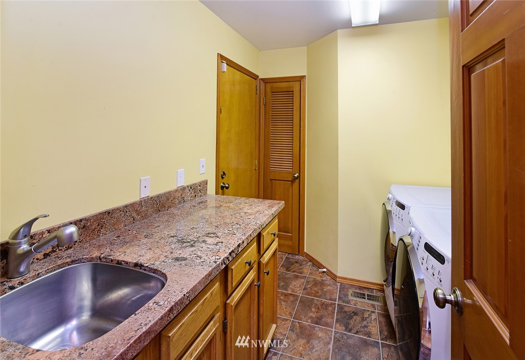 10109 Northeast 153rd Street Bothell, WA 98011 - Photo 11 of 25 Gallery Image 11
