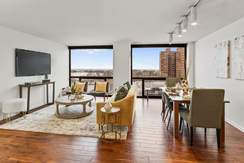 $299,900 | 4343 North Clarendon Avenue, Unit 1016, Chicago, IL 60613