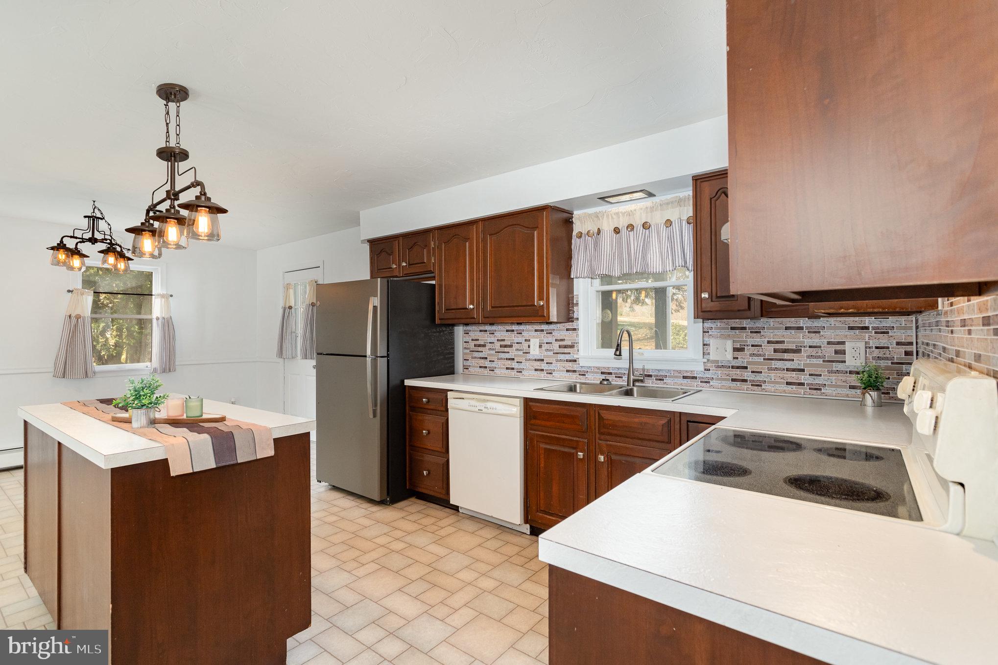 380 East Snyder Corner Road Red Lion, PA 17356 - Photo 14 of 35 Gallery Image 14