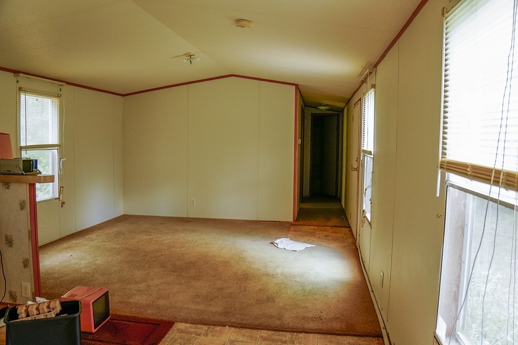 550 North Raymond Road La Grange, TX 78945 - Photo 14 of 28 a view of livingroom with yard