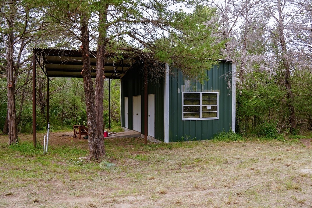 550 North Raymond Road La Grange, TX 78945 - Photo 18 of 28 a view of a backyard with tree