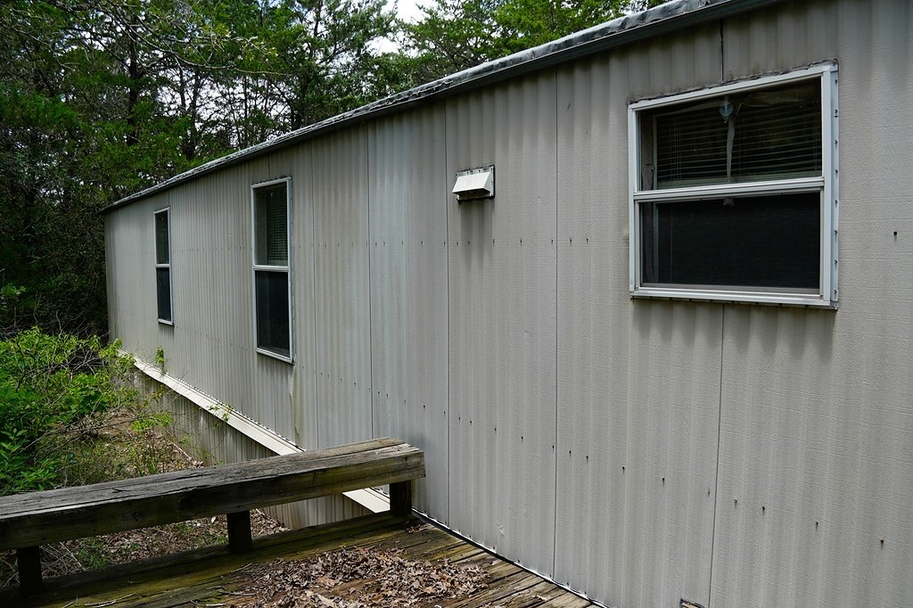 550 North Raymond Road La Grange, TX 78945 - Photo 19 of 28 a couple of table and chair in balcony
