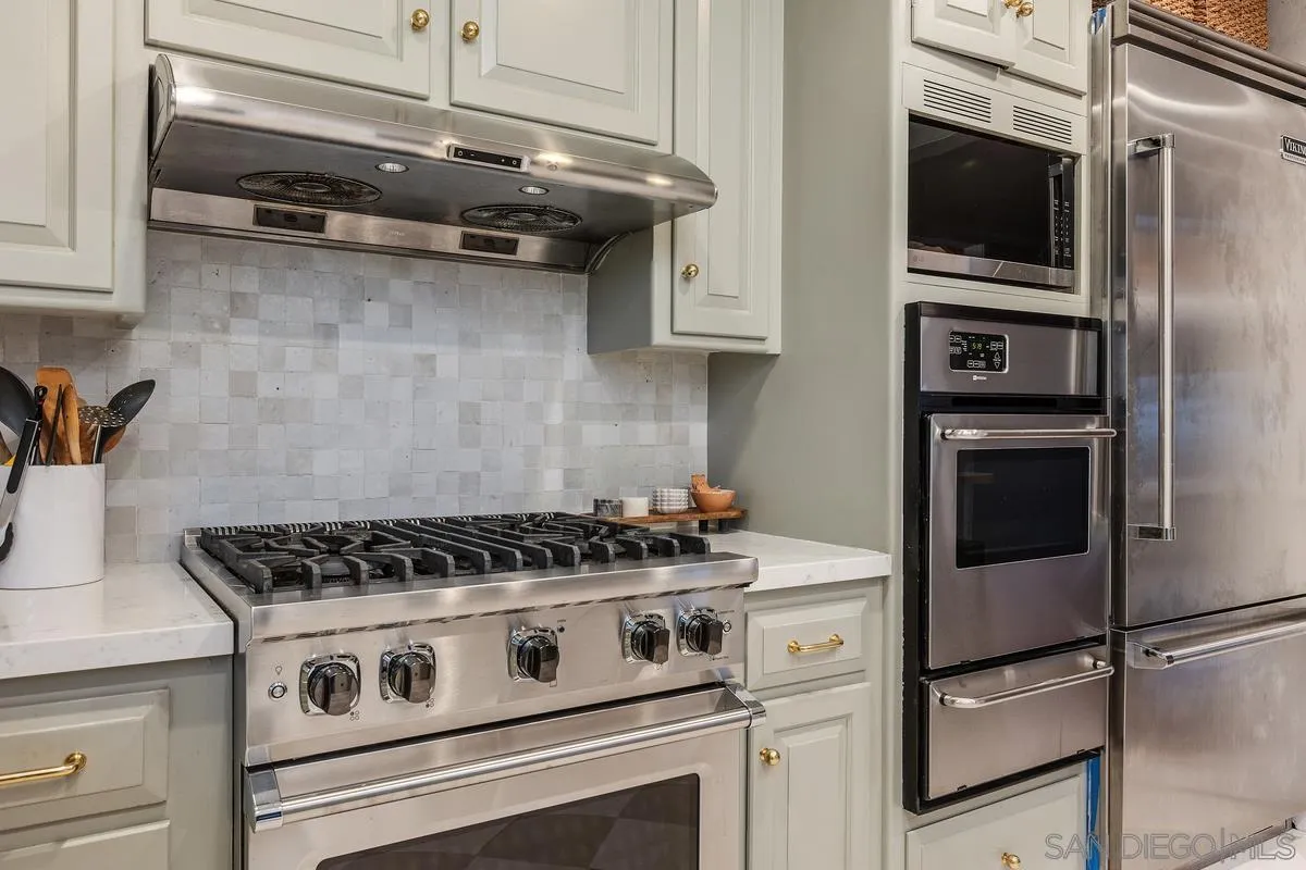 1051 Crest View Road Vista, CA 92081 - Photo 10 of 55