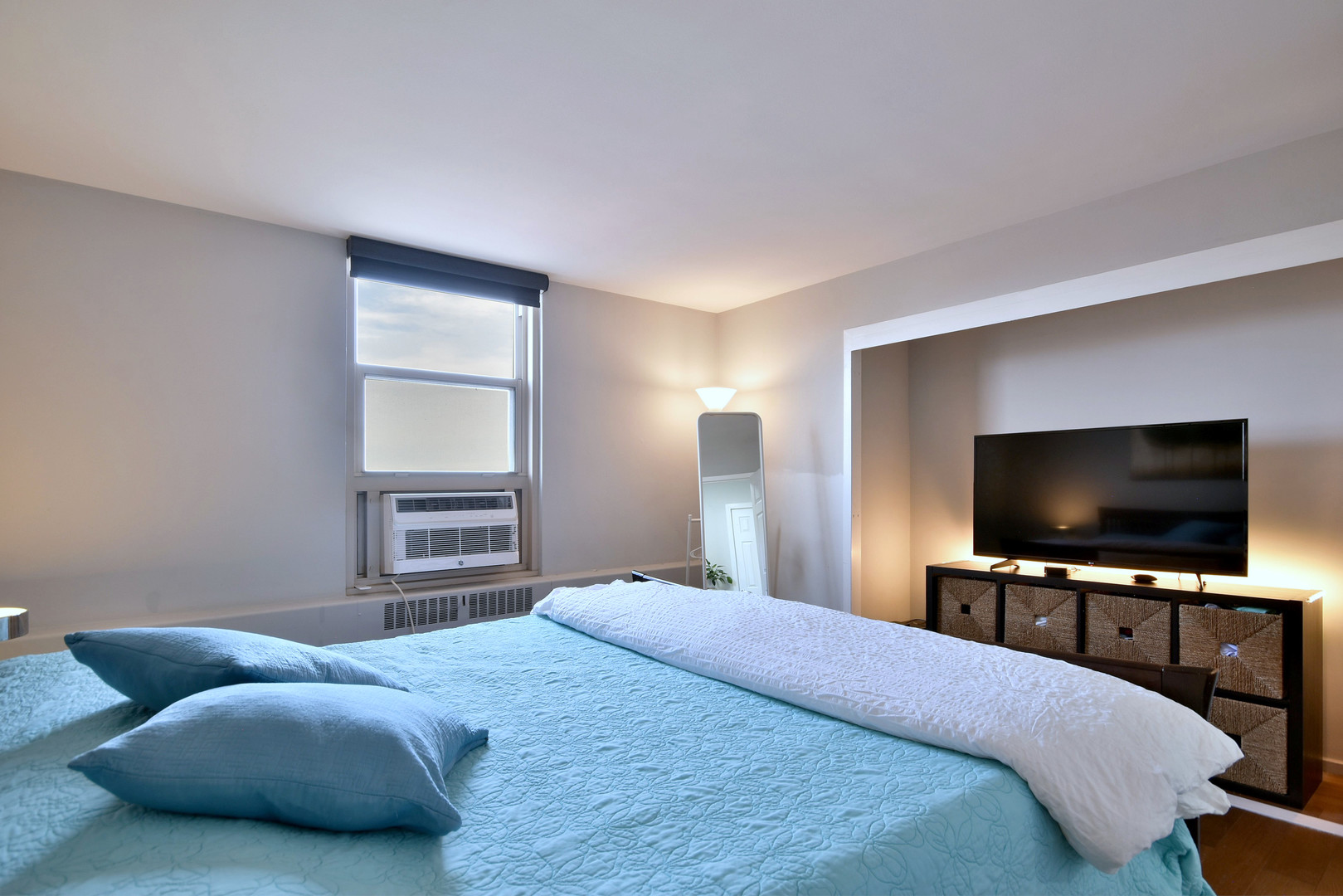 3950 North Lake Shore Drive, Unit 1202 Chicago, IL 60613 - Photo 18 of 32 a bedroom with a bed and a flat screen tv