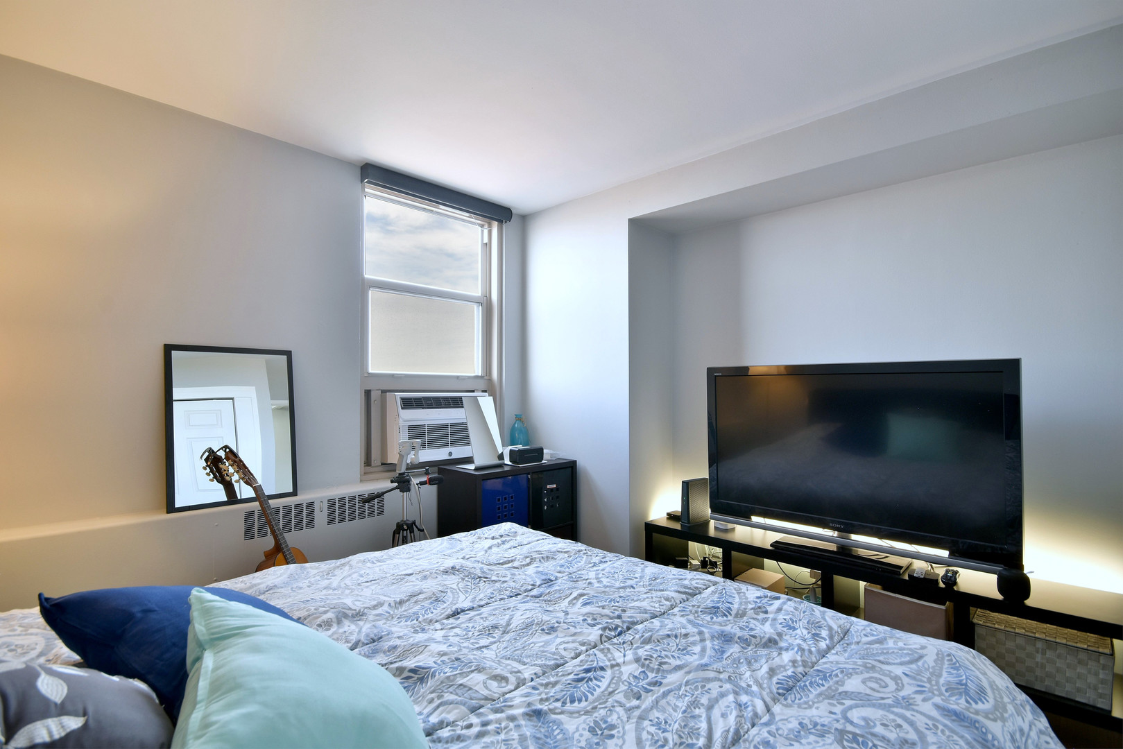 3950 North Lake Shore Drive, Unit 1202 Chicago, IL 60613 - Photo 20 of 32 a bedroom with a bed and a flat screen tv