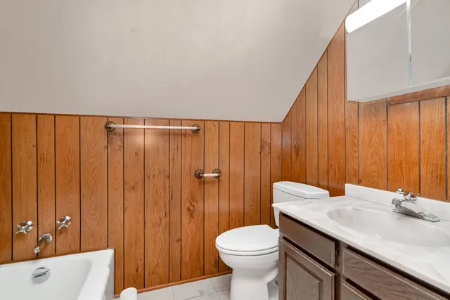 $179,900 | 2522 Indiana Avenue, Lansing, IL 60438