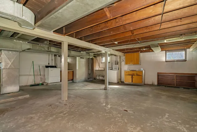 $179,900 | 2522 Indiana Avenue, Lansing, IL 60438