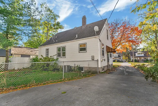 $179,900 | 2522 Indiana Avenue, Lansing, IL 60438
