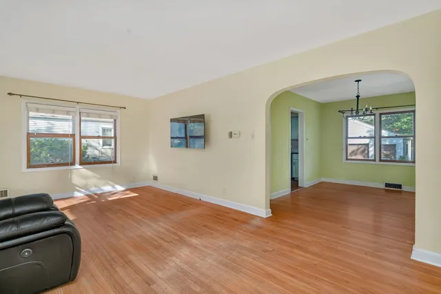 $179,900 | 2522 Indiana Avenue, Lansing, IL 60438