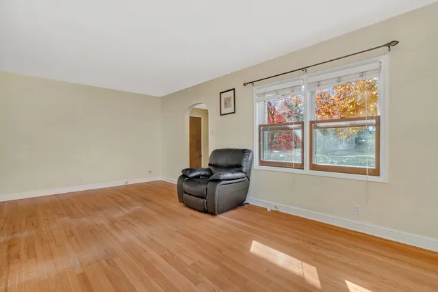 $179,900 | 2522 Indiana Avenue, Lansing, IL 60438