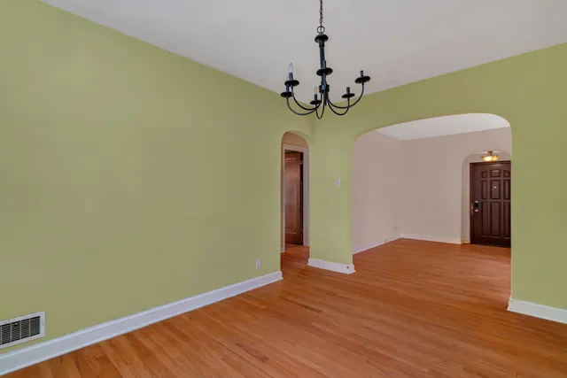 $179,900 | 2522 Indiana Avenue, Lansing, IL 60438