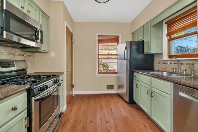 $179,900 | 2522 Indiana Avenue, Lansing, IL 60438