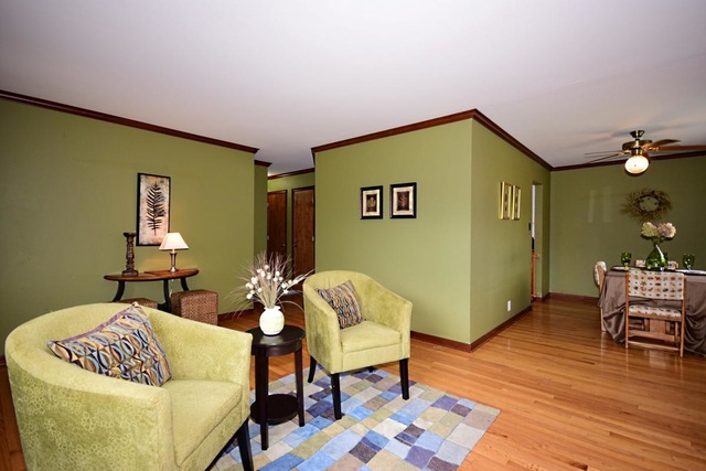 219 Hatlen Avenue Mount Prospect, IL 60056 - Photo 4 of 25