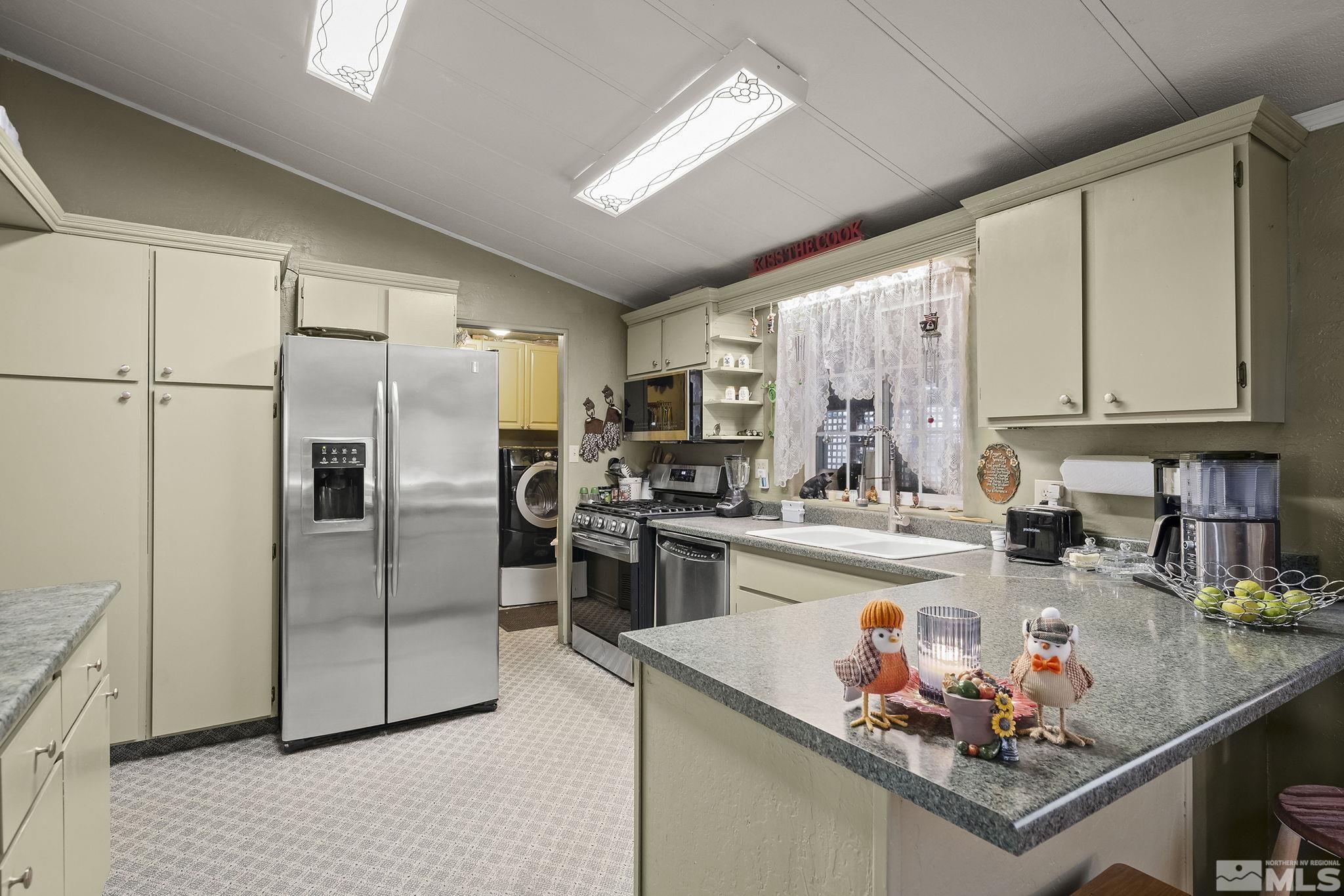 580 Magnolia Way Reno, NV 89506 - Photo 8 of 28 Photo 8