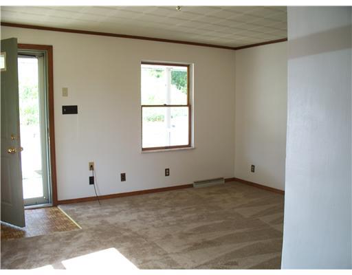 27 Maple Street Ellsworth, PA 15331 - Photo 5 of 10 Living Room.