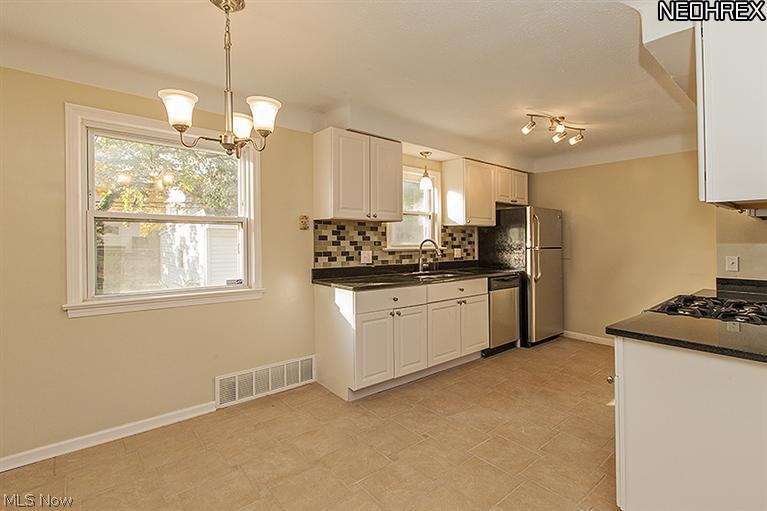 3870 Salisbury Road South Euclid, OH 44121 - Photo 4 of 17