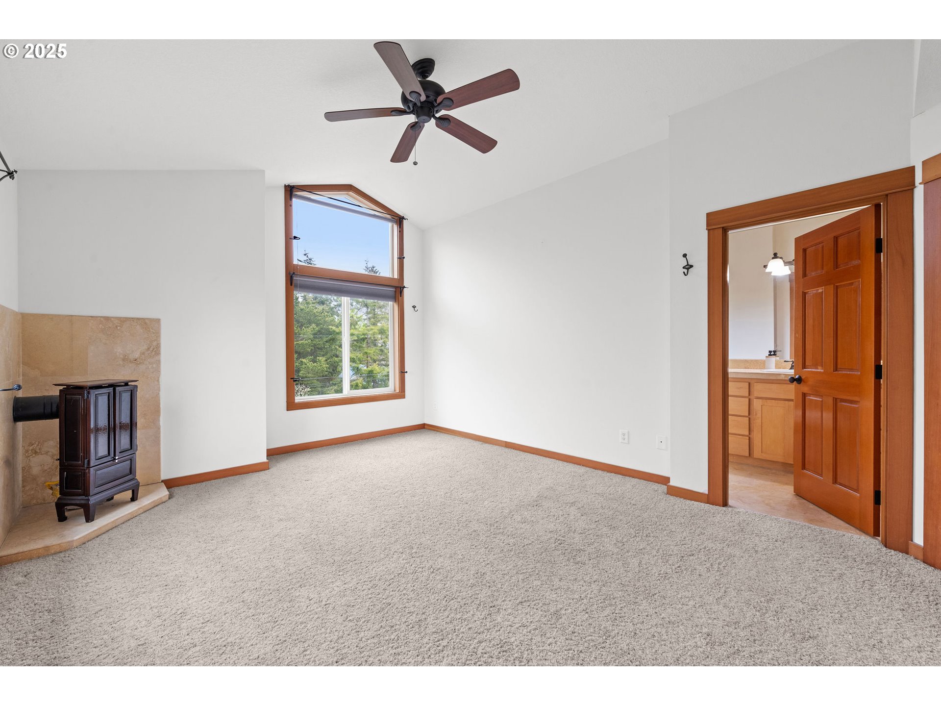 1280 Queen Street Seaside, OR 97138 - Photo 20 of 36 Bedroom