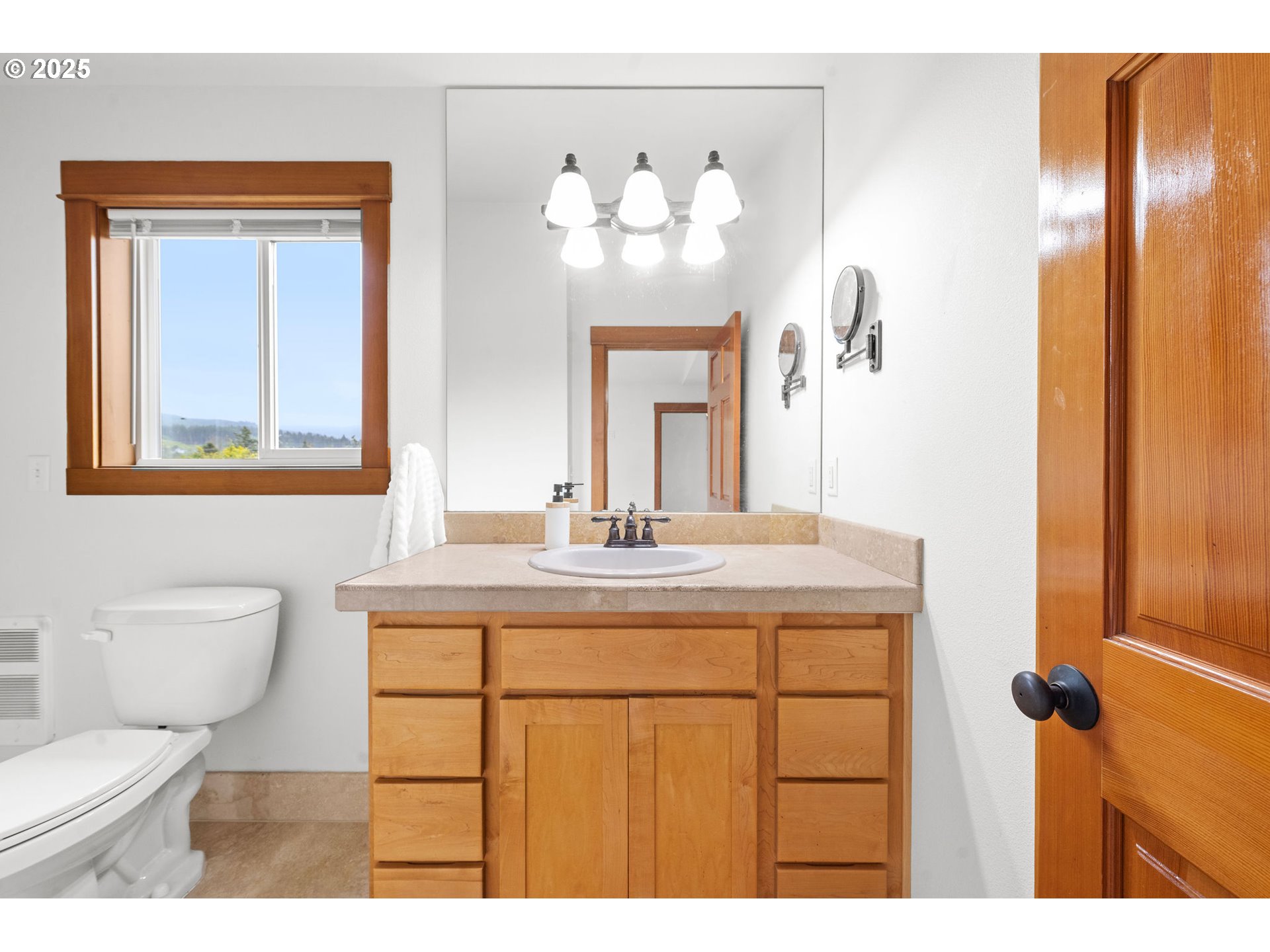 1280 Queen Street Seaside, OR 97138 - Photo 23 of 36 Bathroom