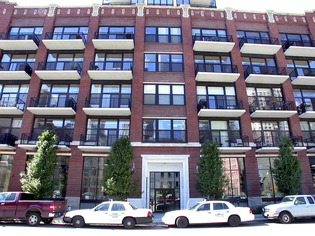 210 South Desplaines Street, Unit 2111 Chicago, IL 60661 - Photo 1 of 1