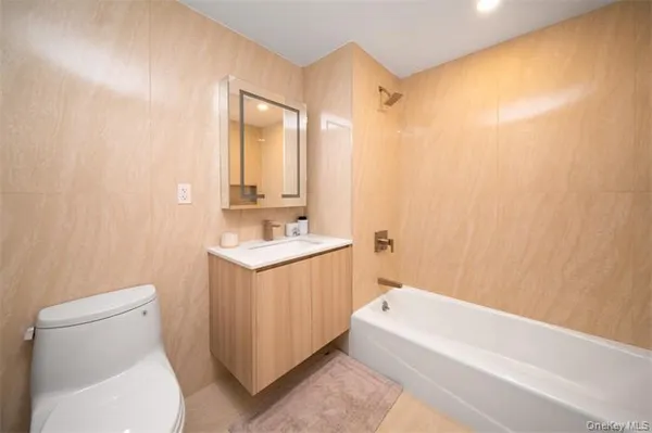 $3,800 | 33-71 Prince Street, Unit 14G | Flushing