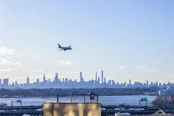 $3,800 | 33-71 Prince Street, Unit 14G | Flushing