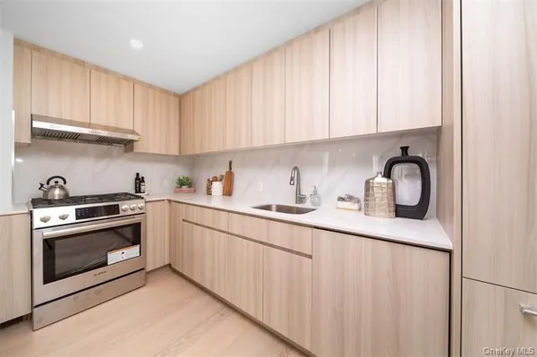$3,800 | 33-71 Prince Street, Unit 14G | Flushing