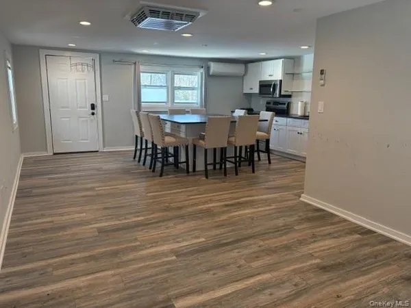 $2,500 | 424 Bayville Avenue, Unit BUNGALOW, Bayville, NY 11709