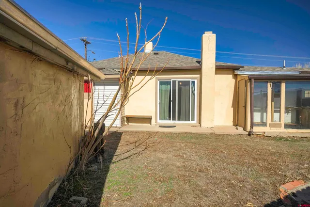 a view of a back yard of the house