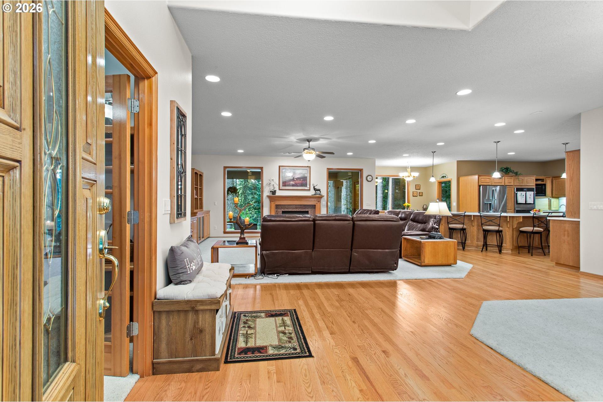 9920 Southeast Bull Run Road Corbett, OR 97019 - Photo 6 of 48 Entrance/Foyer