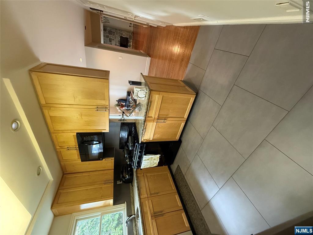 730 Floyd Street Englewood Cliffs, NJ 07632 - Photo 7 of 47