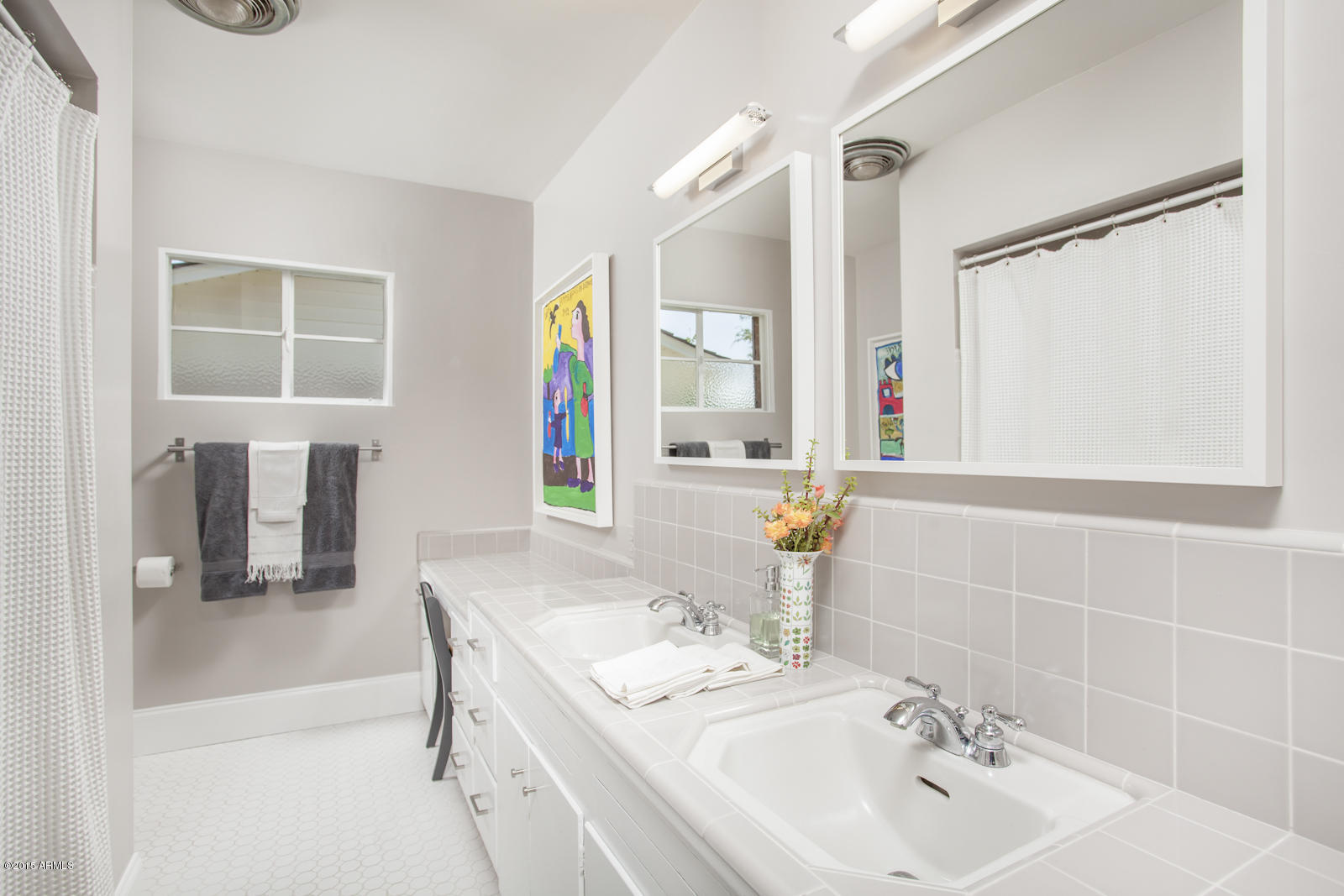 136 East Ocotillo Road Phoenix, AZ 85012 - Photo 11 of 16 Guestbath