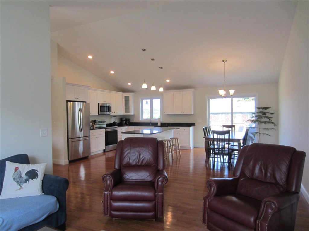 25 Top Street Westerly, RI 02891 - Photo 5 of 37