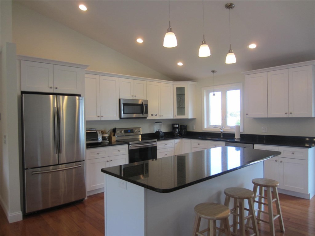 25 Top Street Westerly, RI 02891 - Photo 7 of 37