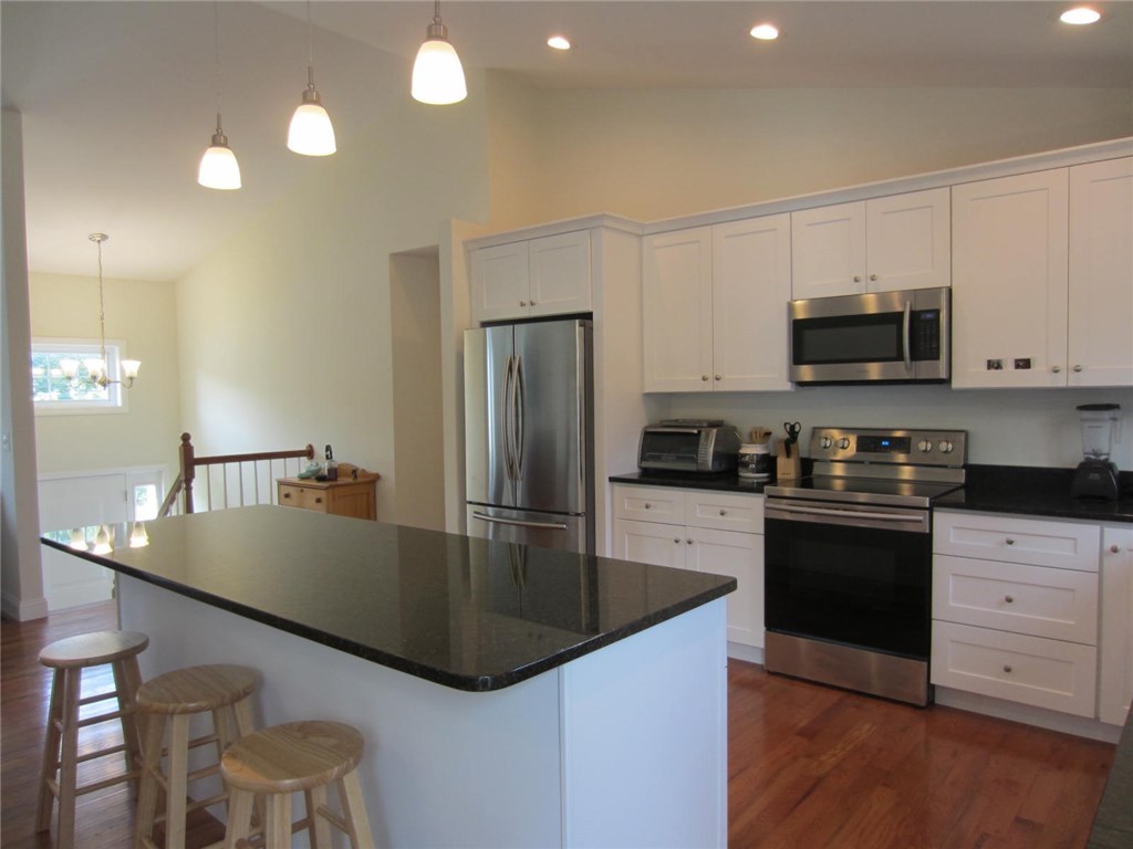25 Top Street Westerly, RI 02891 - Photo 8 of 37