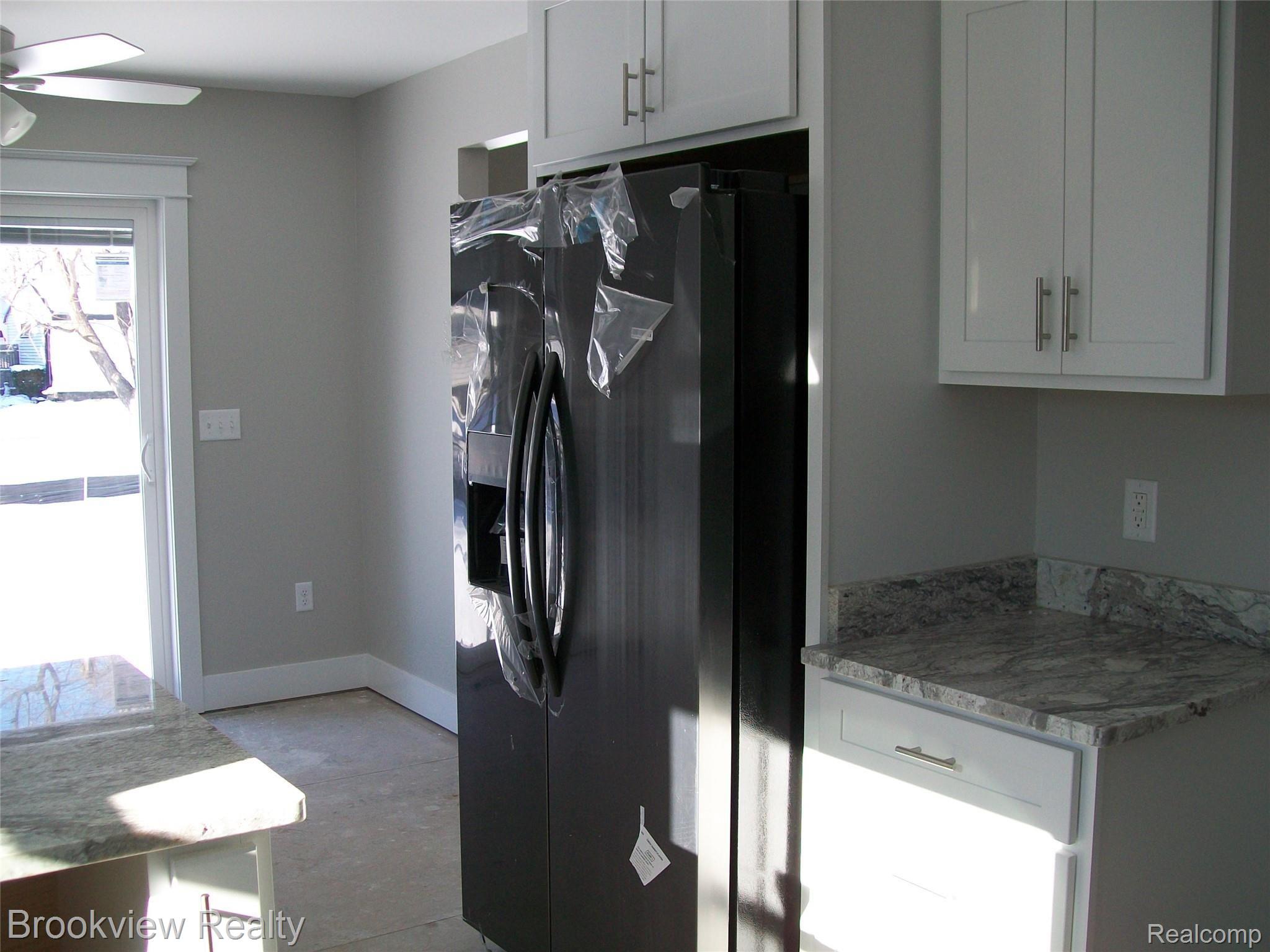 2970 Longview Avenue Rochester, MI 48307 - Photo 8 of 28 100_1059.JPG